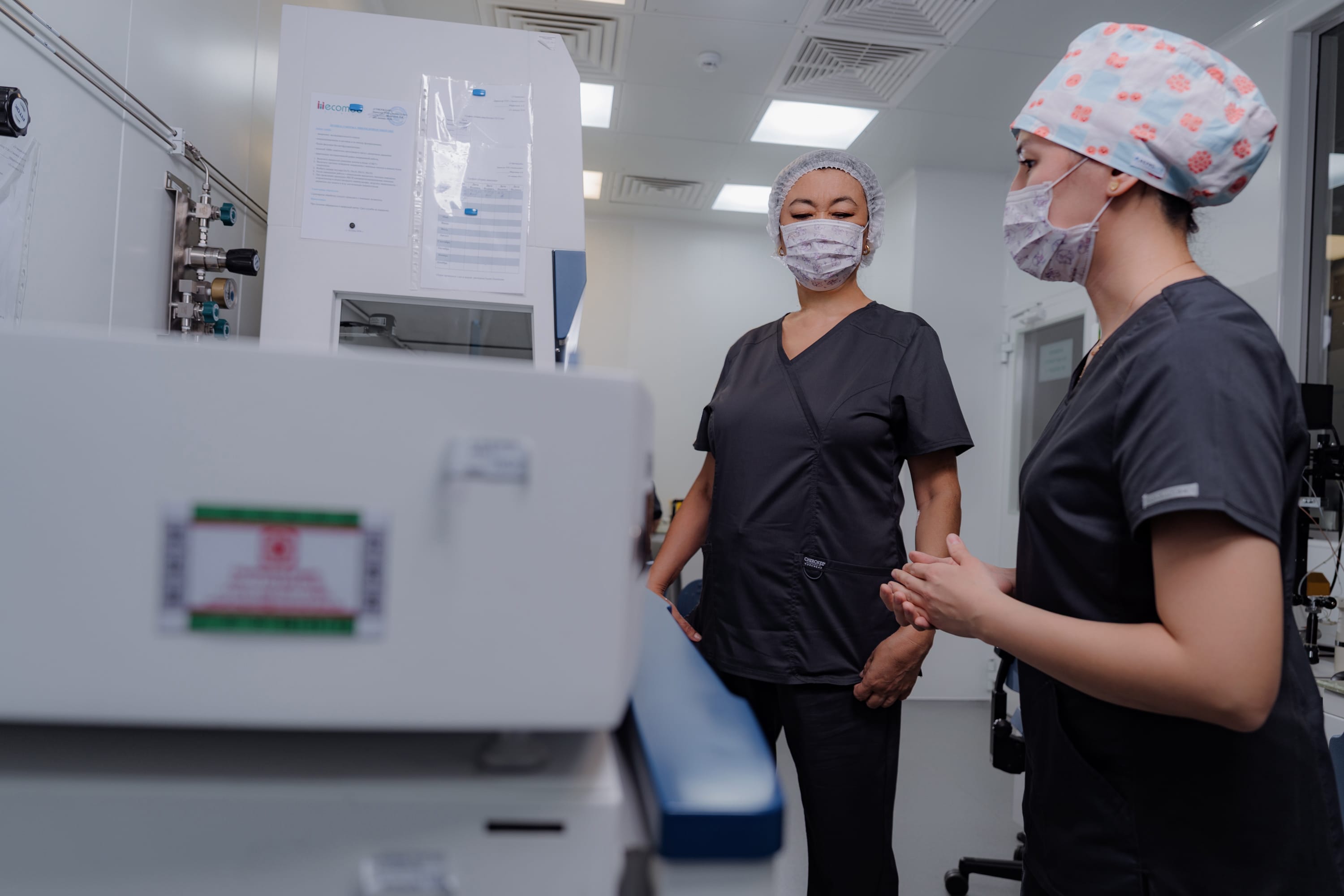 Medical professionals in IVF clinic 1